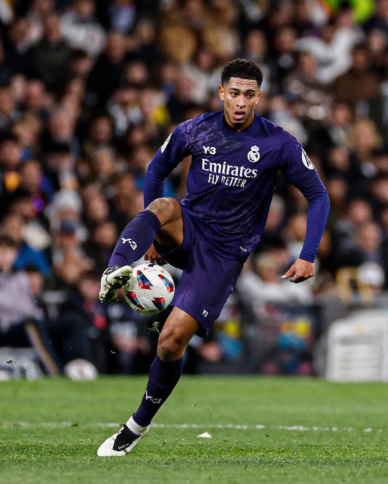 记者：郑智有望接替邵佳一执教青岛西海岸